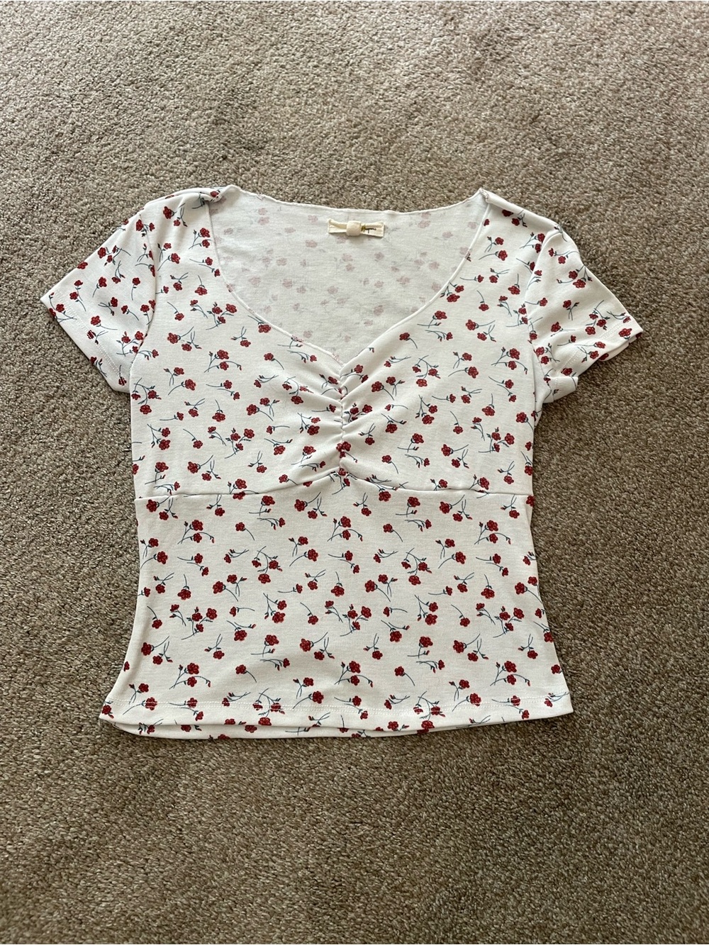 Women's Cream Floral Twist-Front Short Sleeve Top V neck size M Y2K style